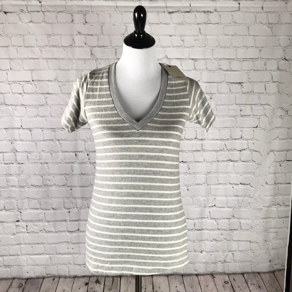 ⭐️BNWT Size M Hye Park & Lune gray striped V-neck⭐️